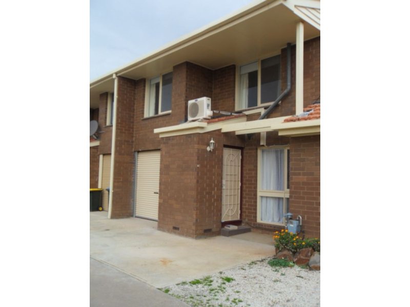 3/27 Deutgam Street, Werribee VIC