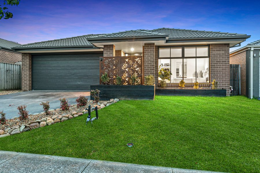 12 Scenic Avenue, Clyde VIC