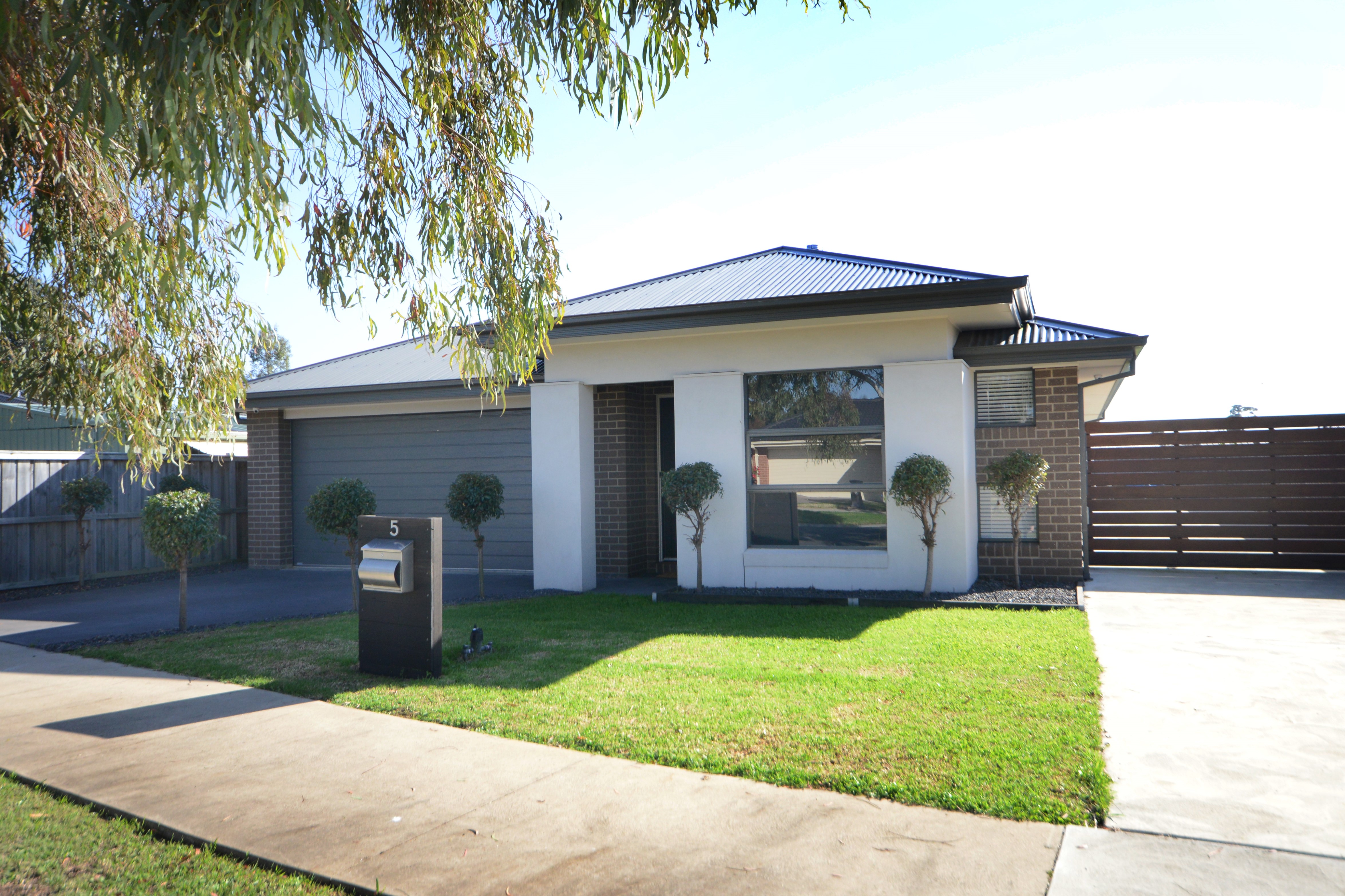 5 Dianella Place, Bairnsdale VIC