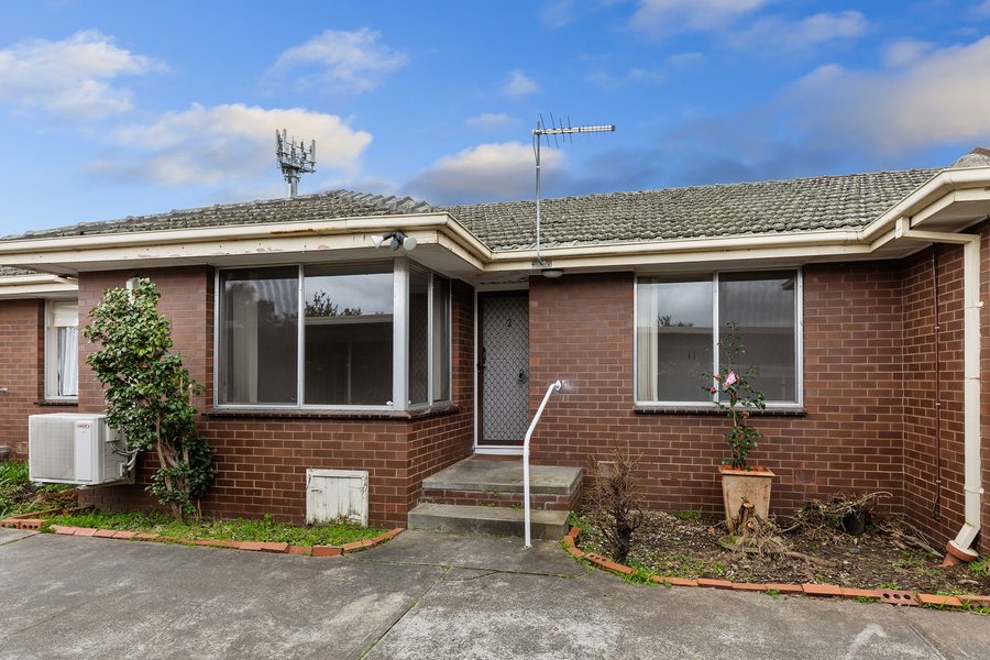 2/14 O'shannassy Street, Sunbury VIC