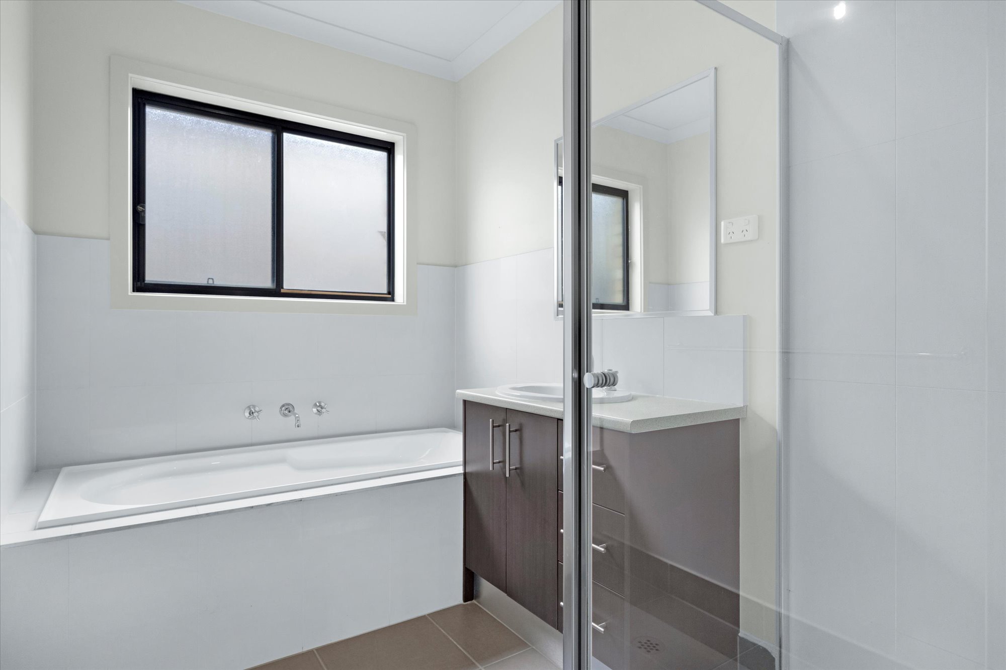 11/21-29 Lakewood Boulevard, Melton