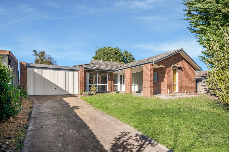 106 Lyrebird Drive, Carrum Downs VIC