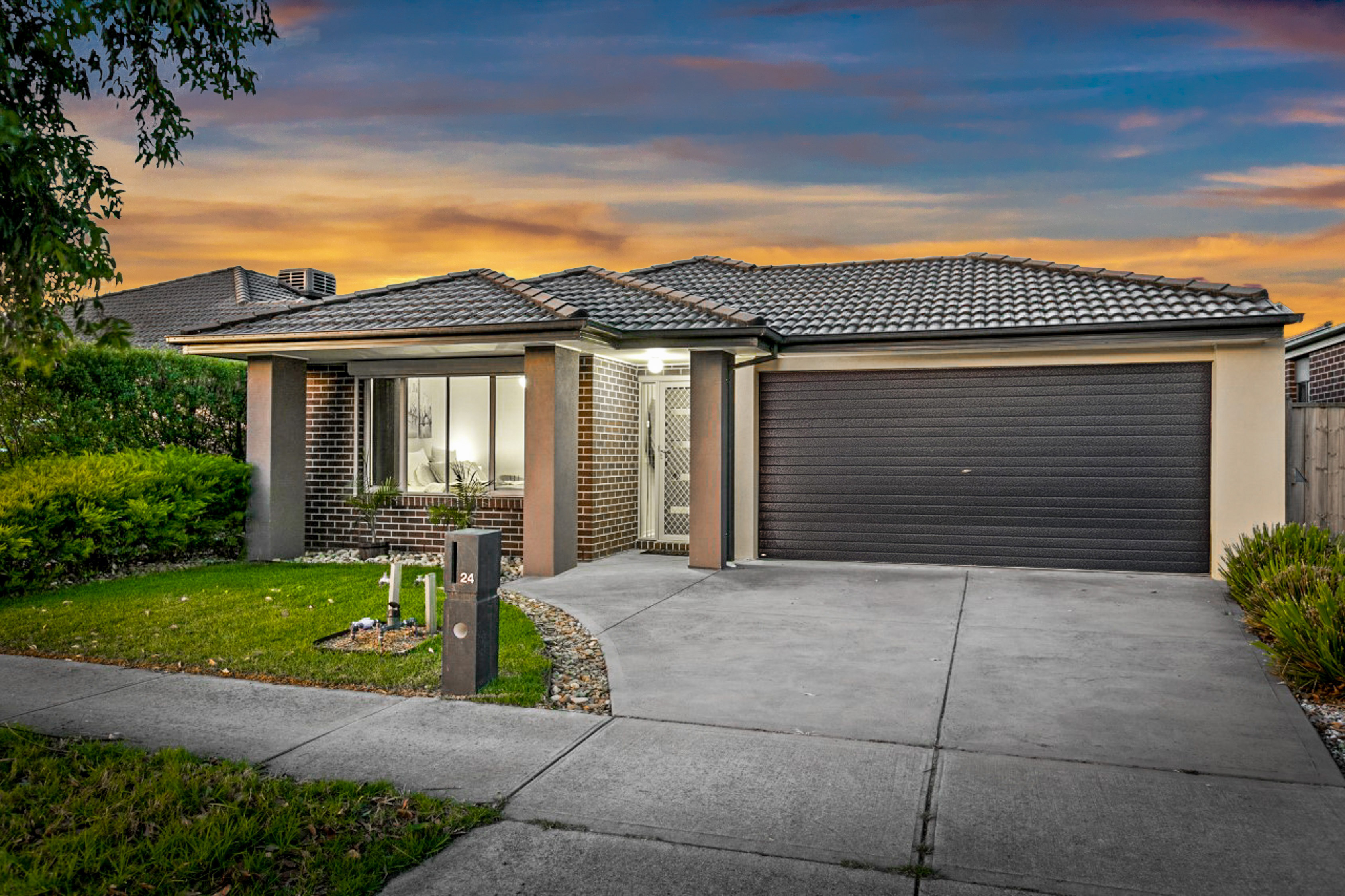 24 Mannavue Boulevard, Cranbourne North VIC