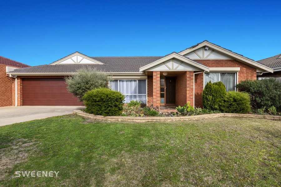 7 Cardigan Crescent, Taylors Lakes VIC
