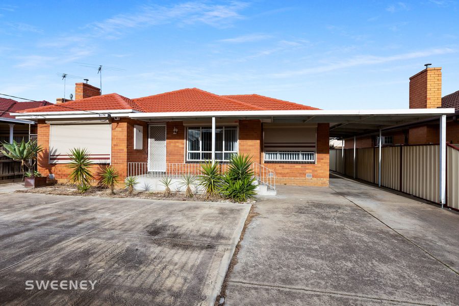 8 Maple Crescent, St Albans VIC