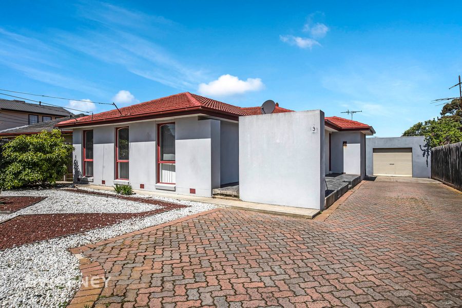 9 Magnolia Avenue, Kings Park VIC
