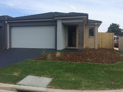 2 Woodright Circuit, Cranbourne VIC