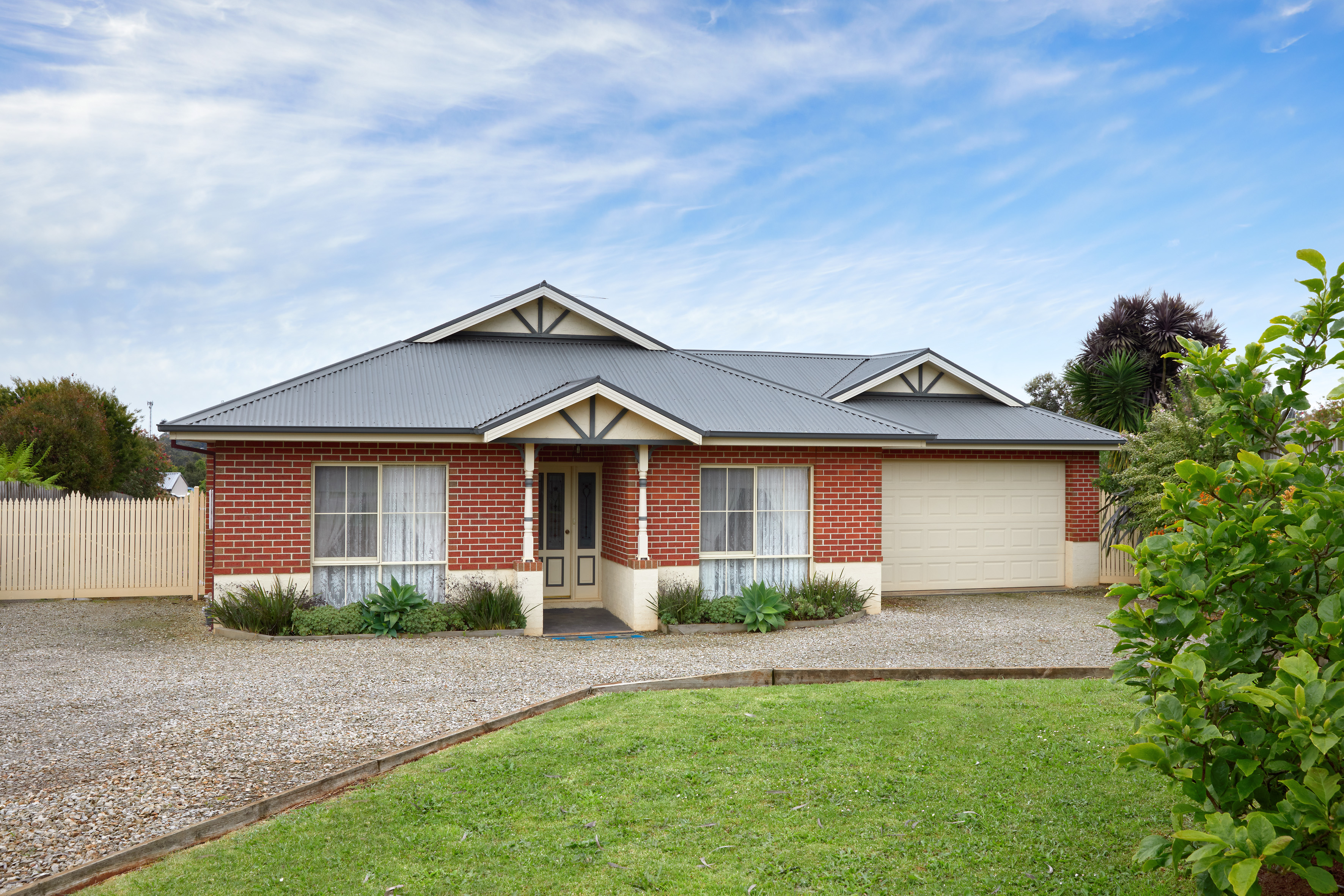 7 Emma Close, Drouin VIC