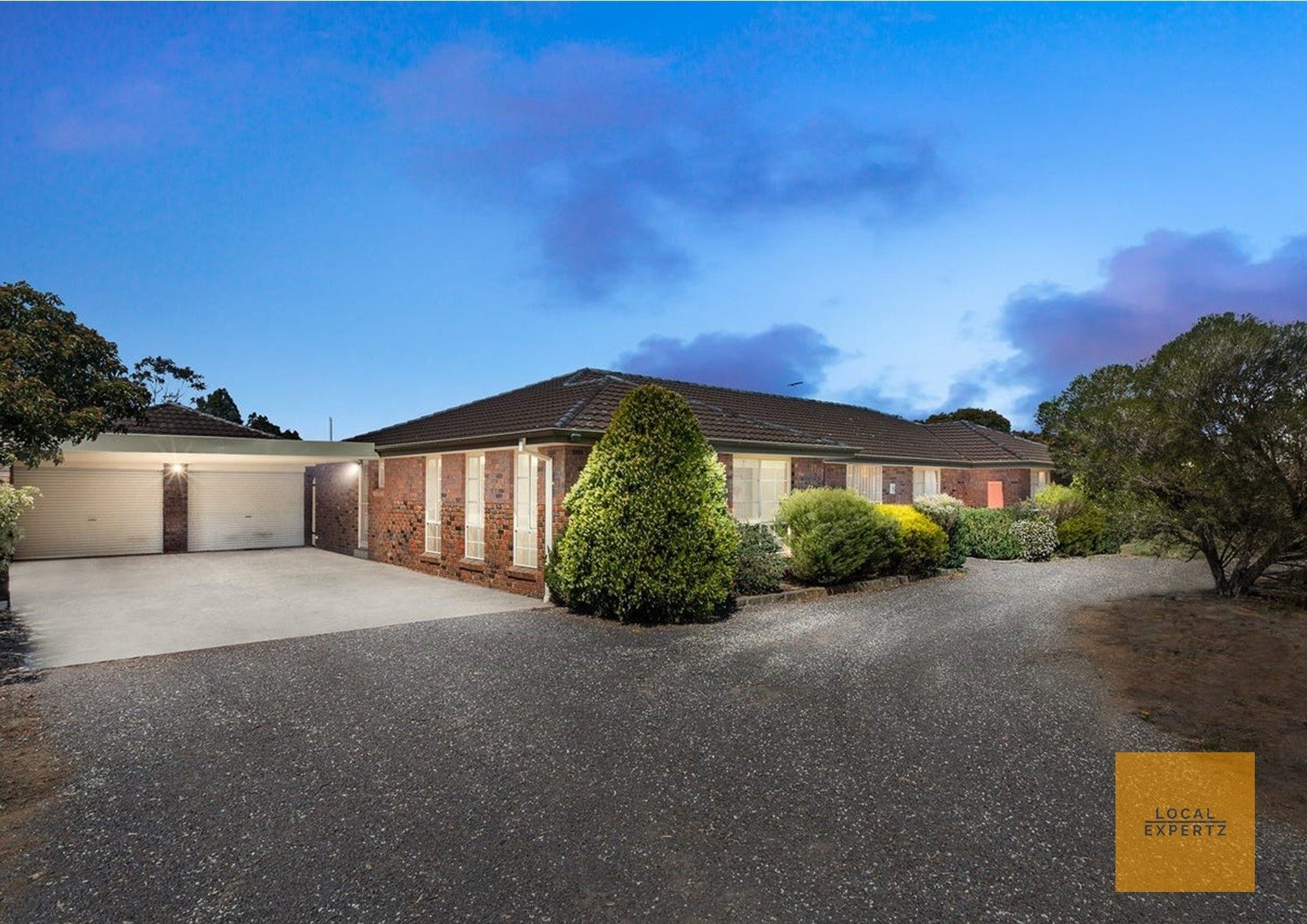 8 Djerriwarrh Court, Kurunjang, VIC — photo 1