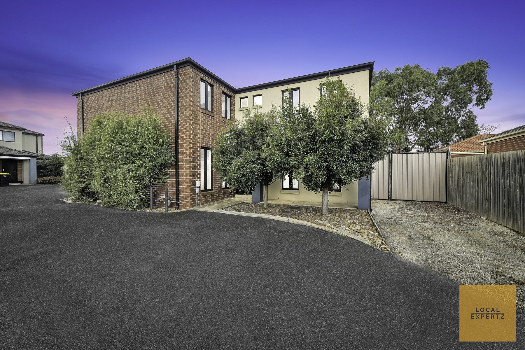 1/5 Sayvel Close, Hillside, VIC — photo 1