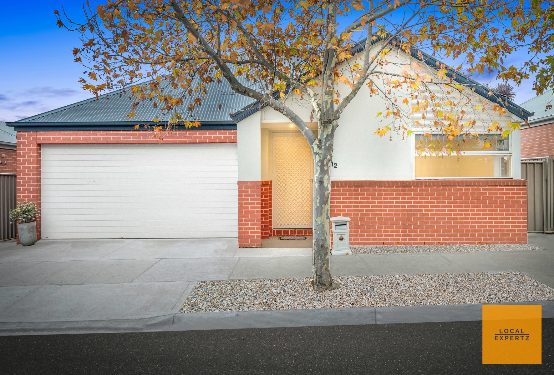 12 Strathvea Lane, Caroline Springs, VIC — photo 1