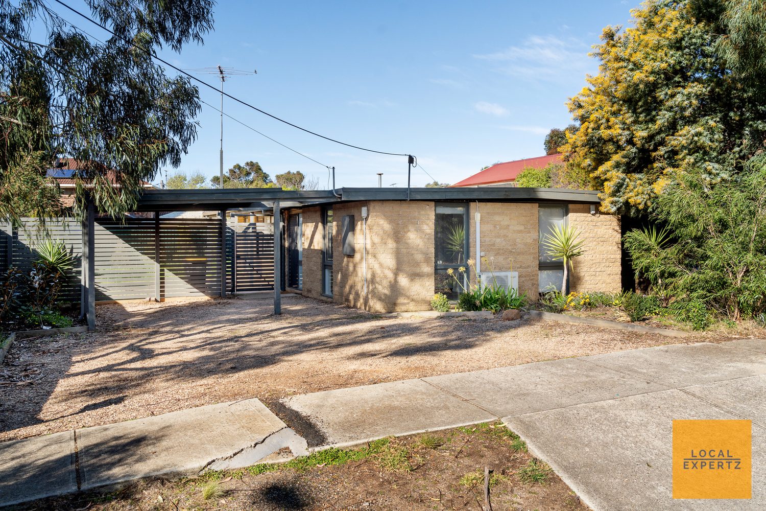 5 Sutherland Avenue, Melton South, VIC — photo 1