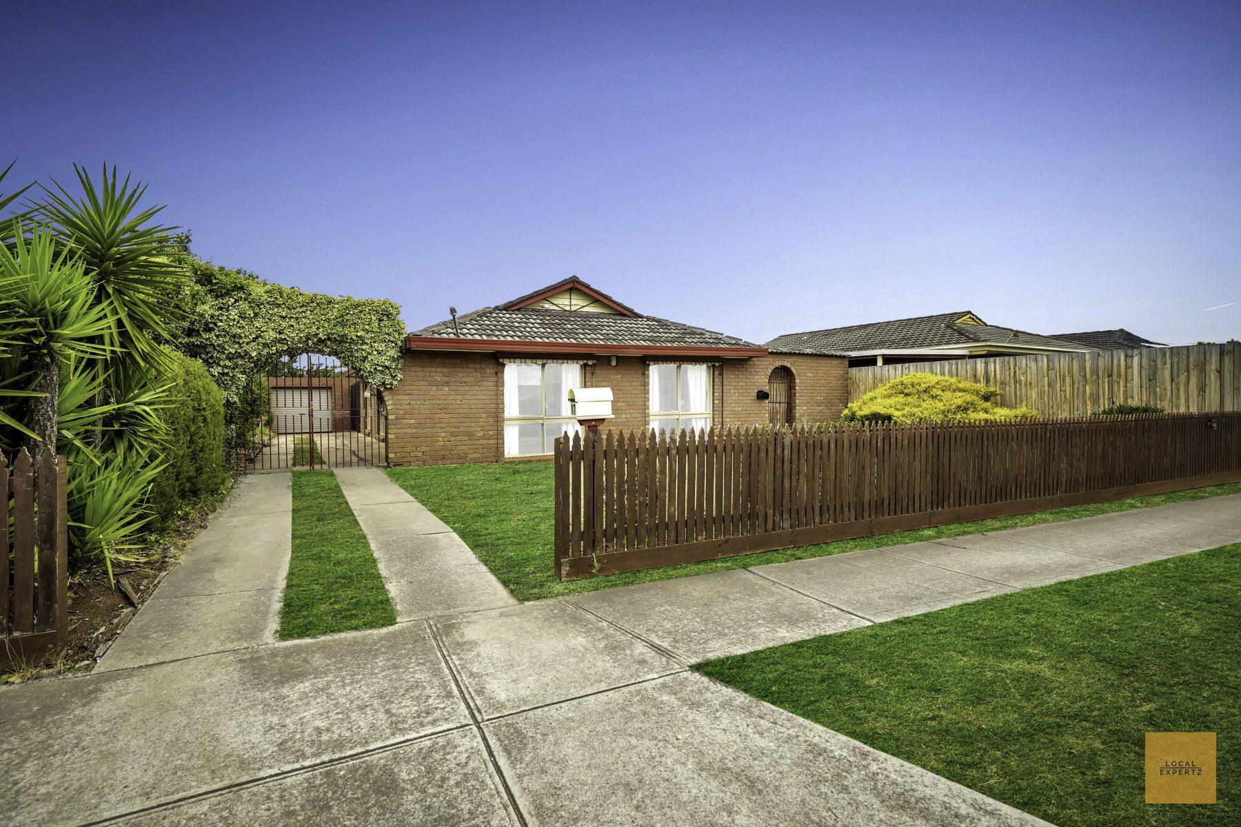 17 Richard Road, Melton South, VIC — photo 1