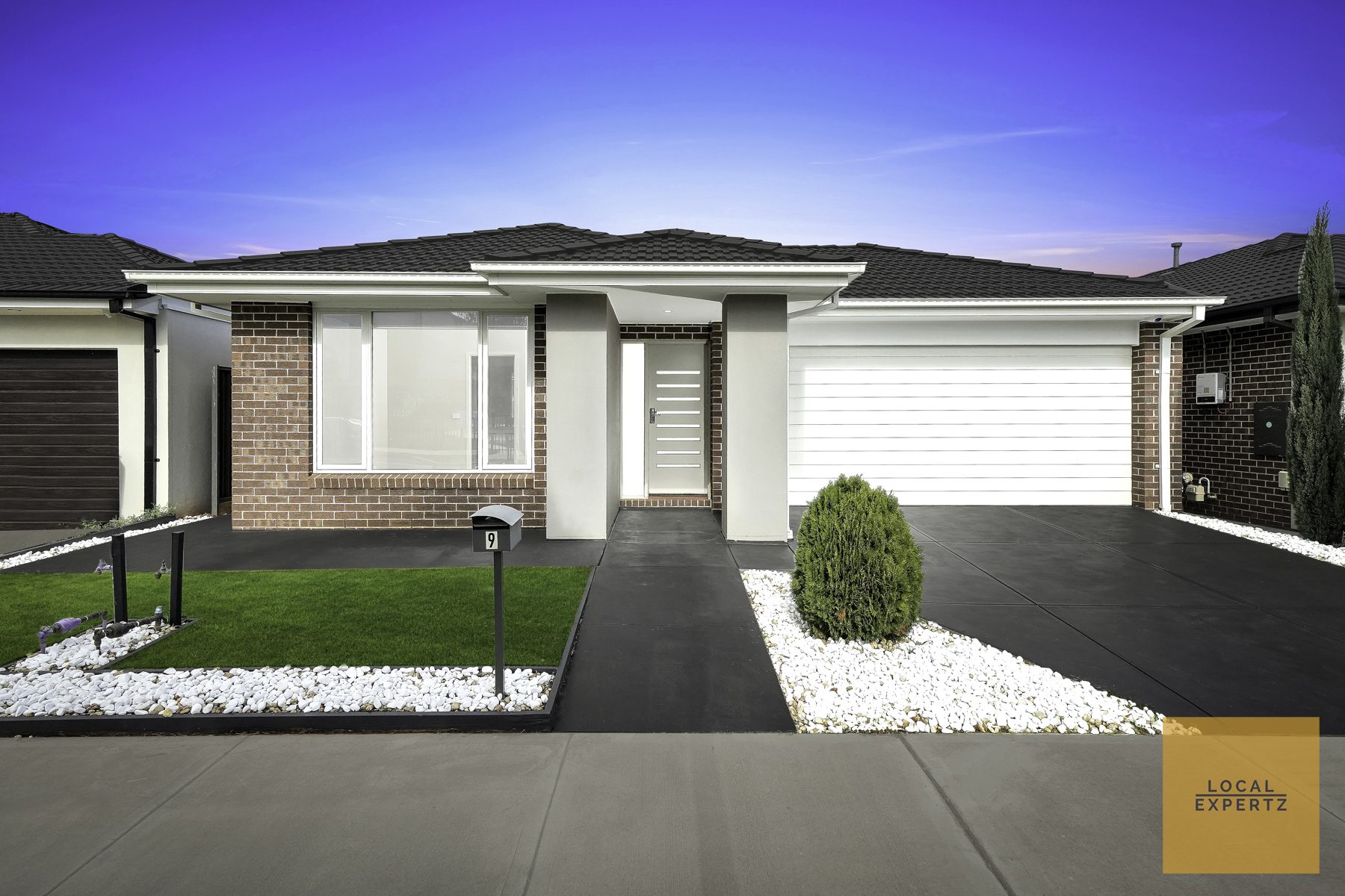 9 Azadi Crescent, Strathtulloh, VIC — photo 1