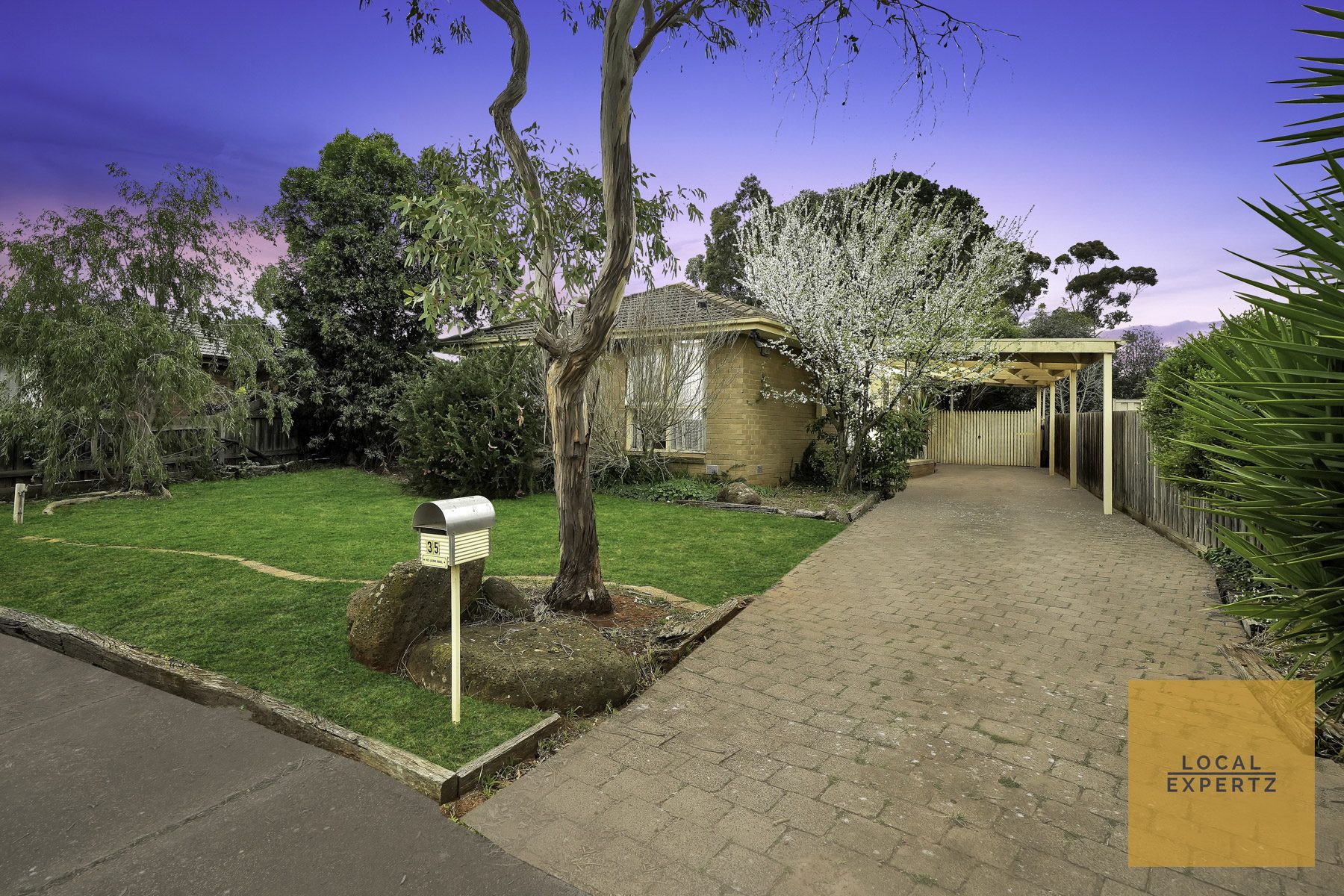 35 Lachlan Road, Melton South, VIC — photo 1