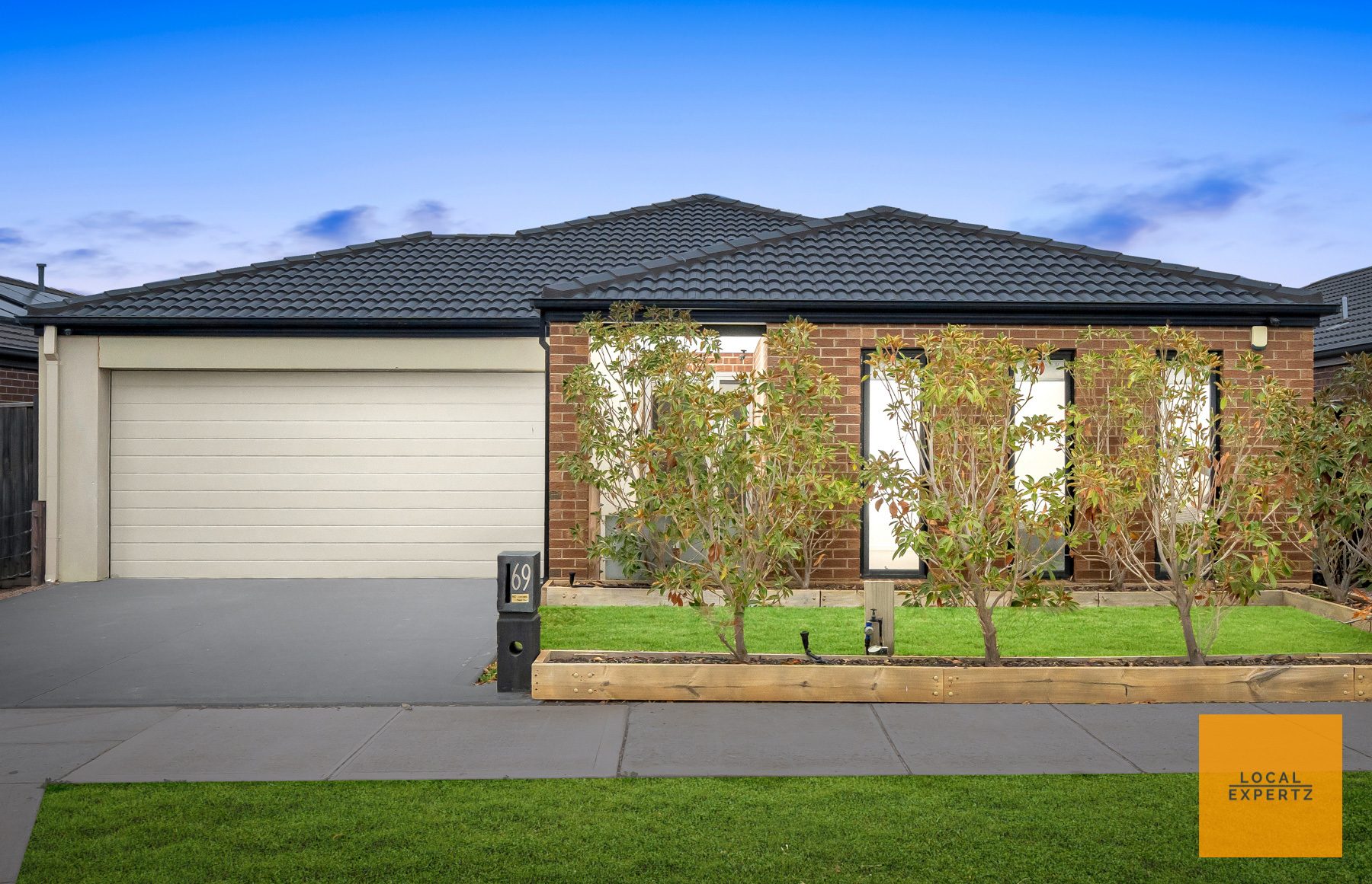69 Oakpark Drive, Harkness, VIC — photo 1