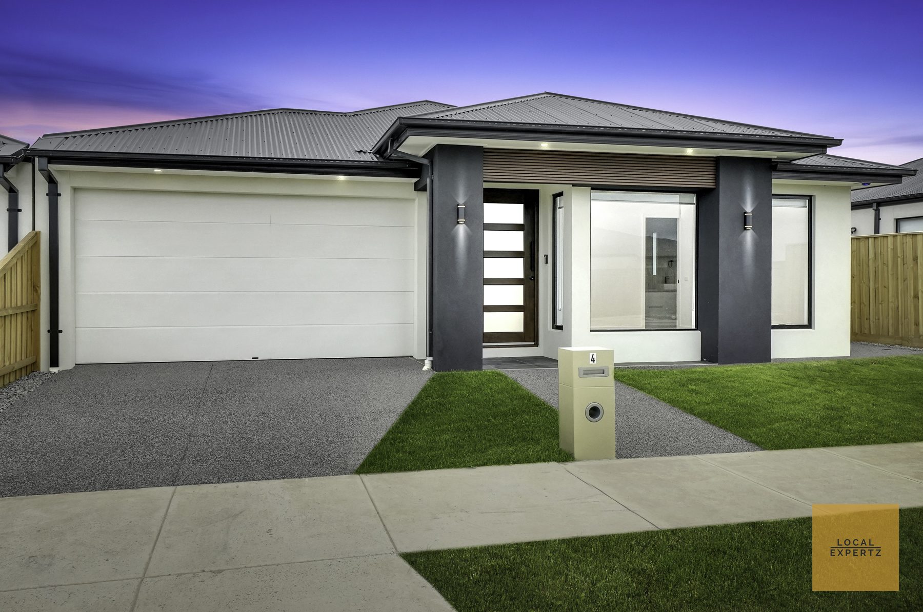 4 Opulence Avenue, Fraser Rise, VIC — photo 1