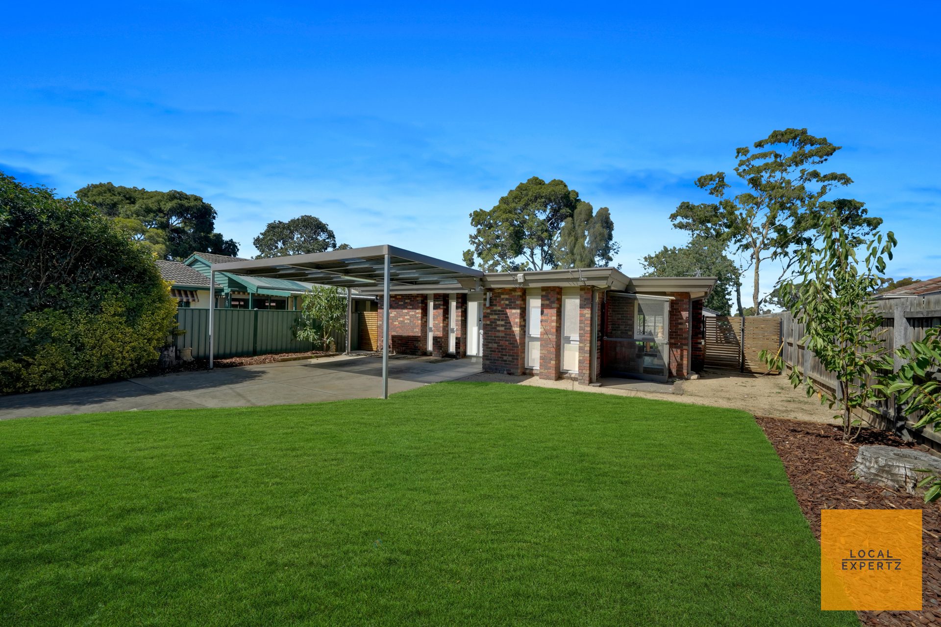 8 Yale Street, Melton South, VIC — photo 1