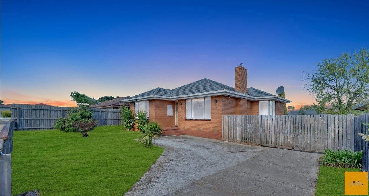 30 Vista Drive, Melton, VIC — photo 1