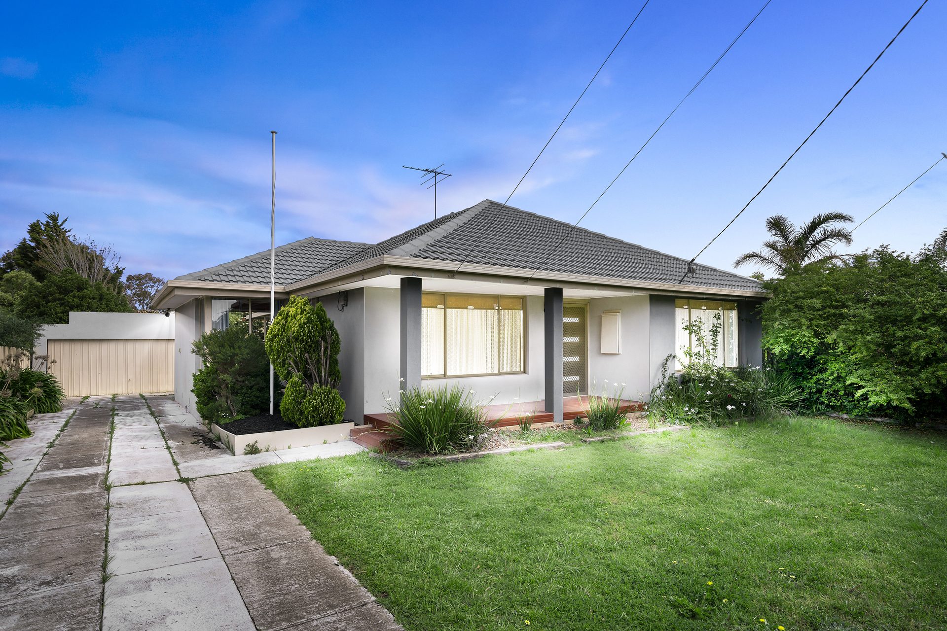 9 Charles Court, Melton South, VIC — photo 1