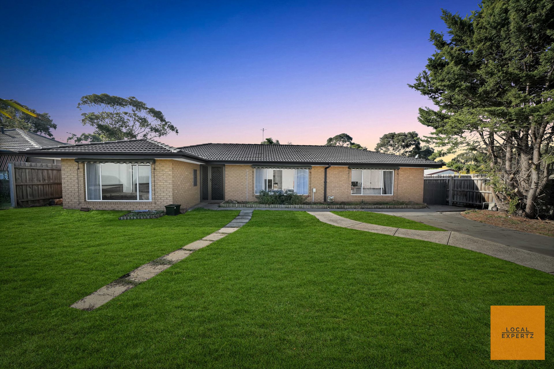 10 Gainsborough Place, Melton West, VIC — photo 1