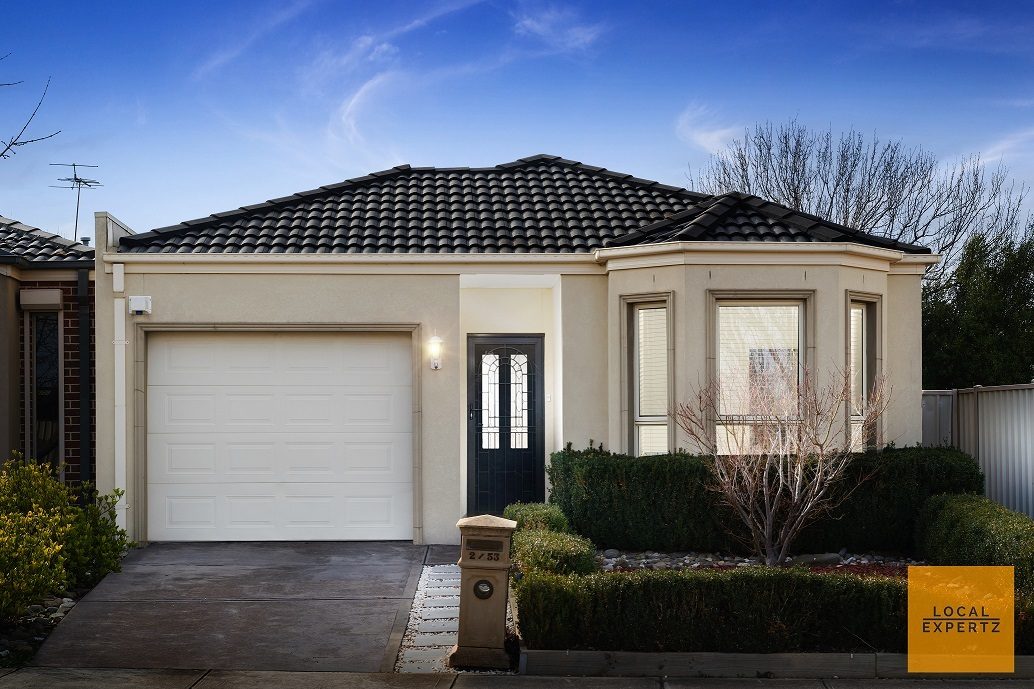 2/53 Carlyon Close, Melton West, VIC — photo 1