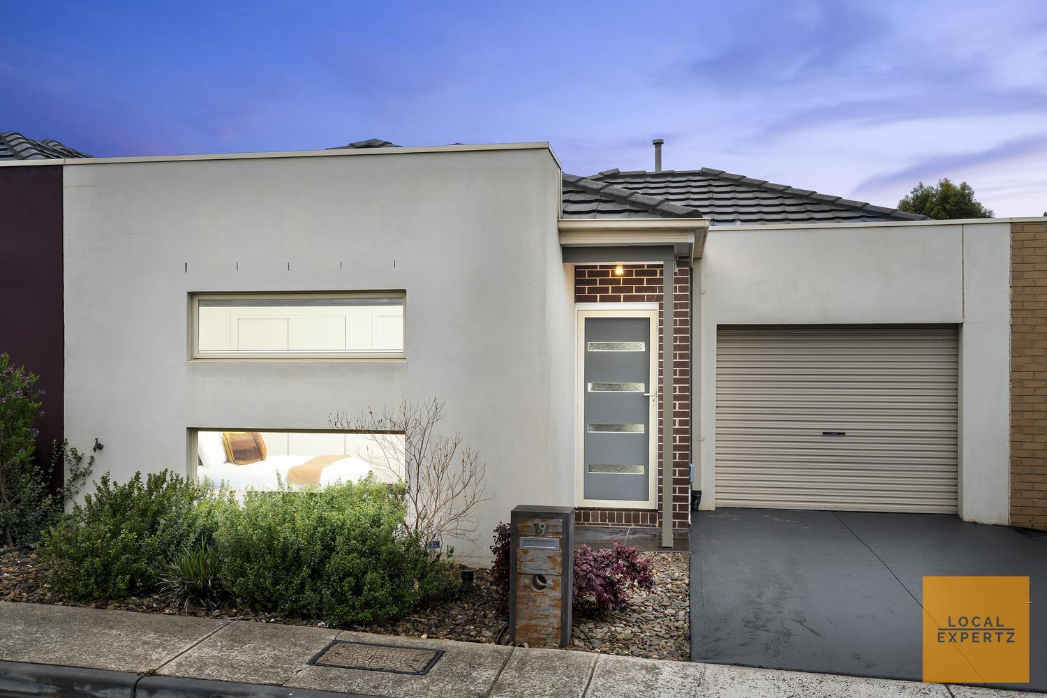 19/40 Mccubbin Way, Caroline Springs, VIC — photo 1