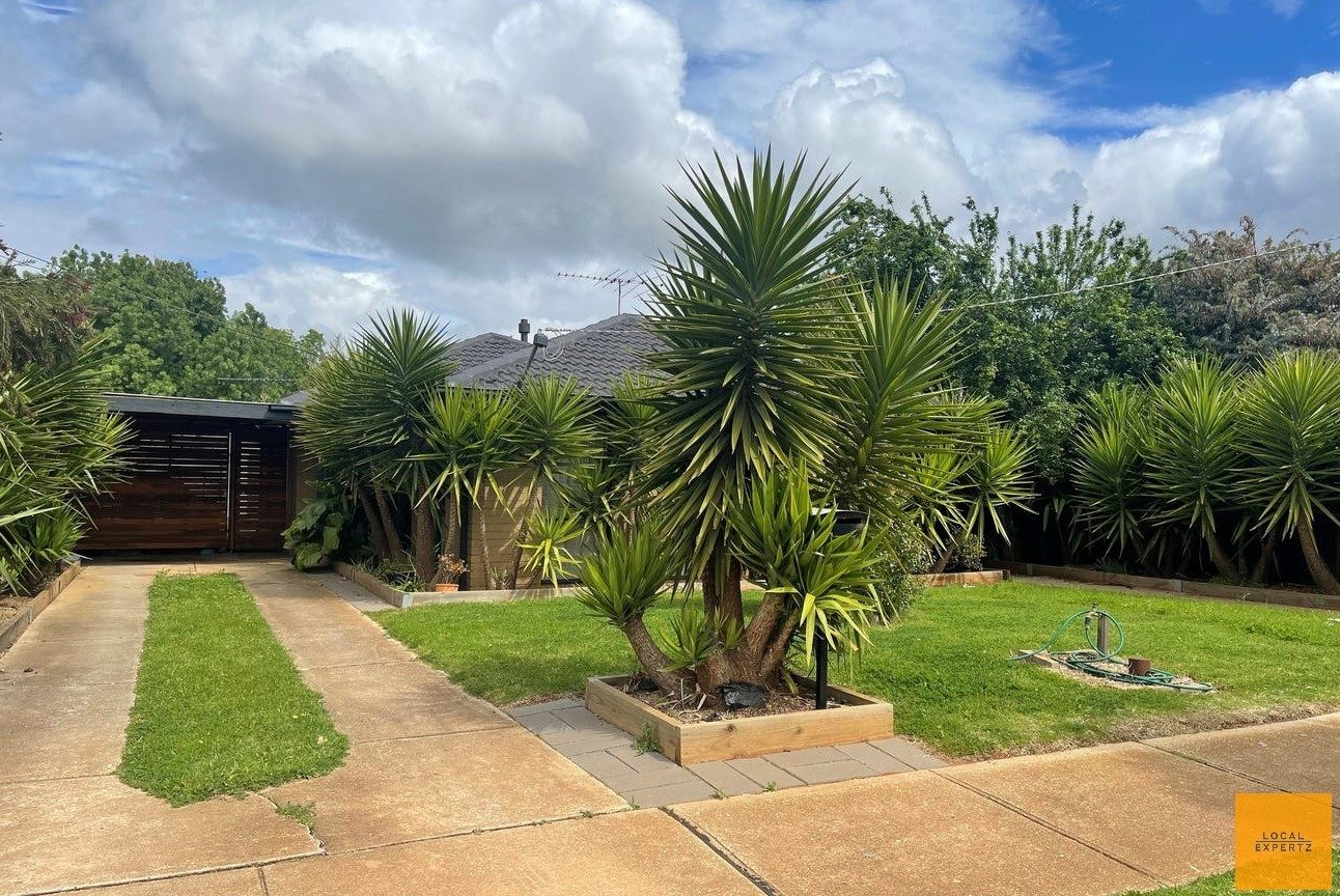 6 Hume Avenue, Melton South, VIC — photo 1
