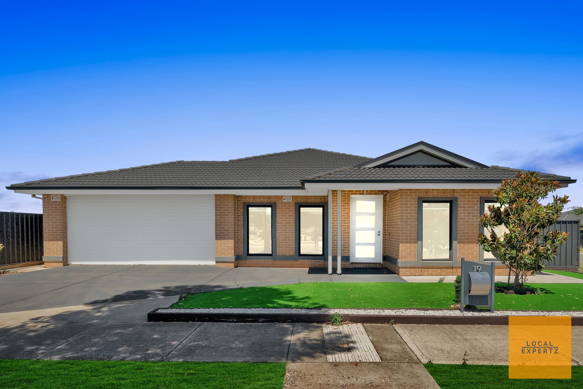 19 Albert Drive, Melton South, VIC — photo 1