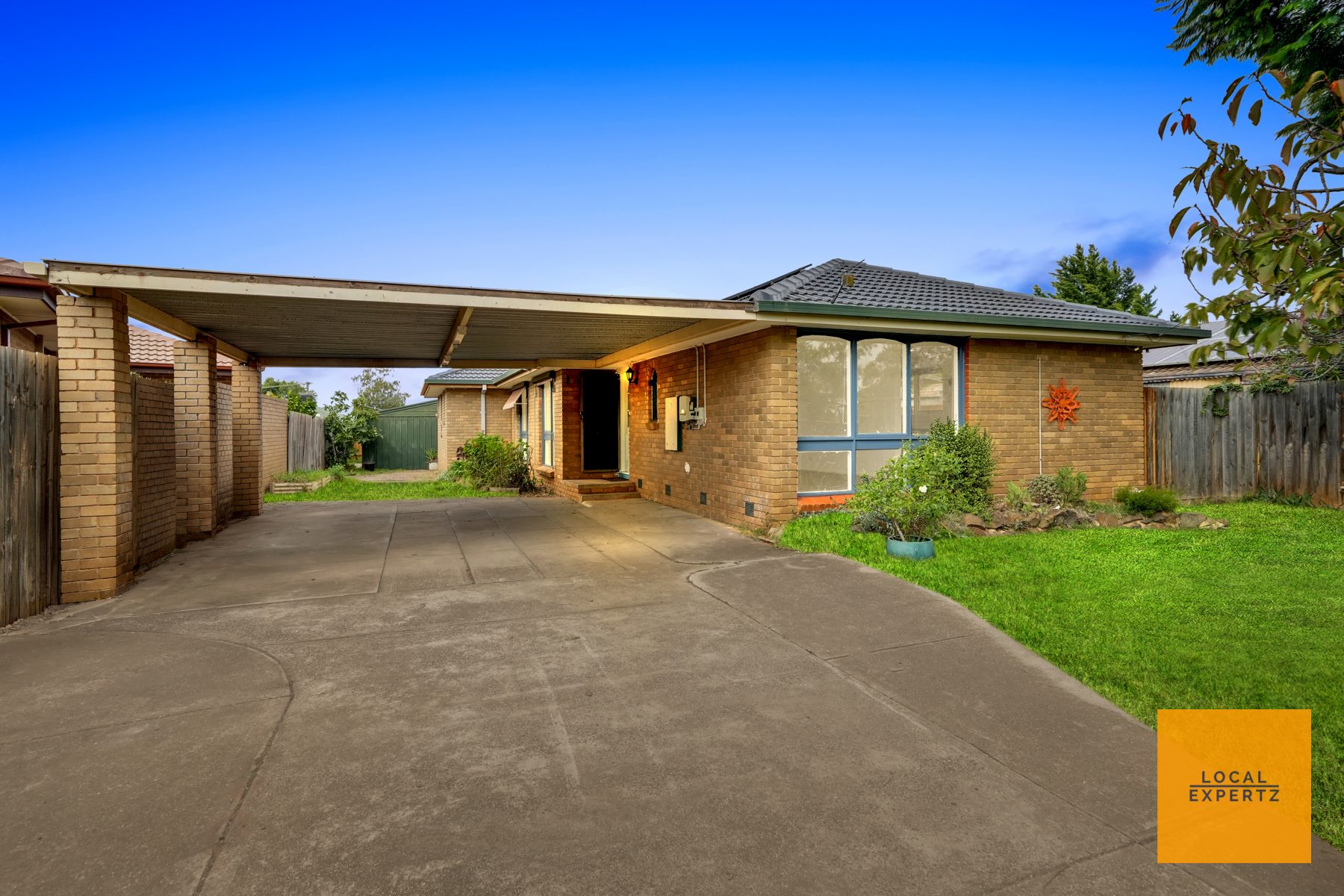 14 Flinders Road, Melton South, VIC — photo 1
