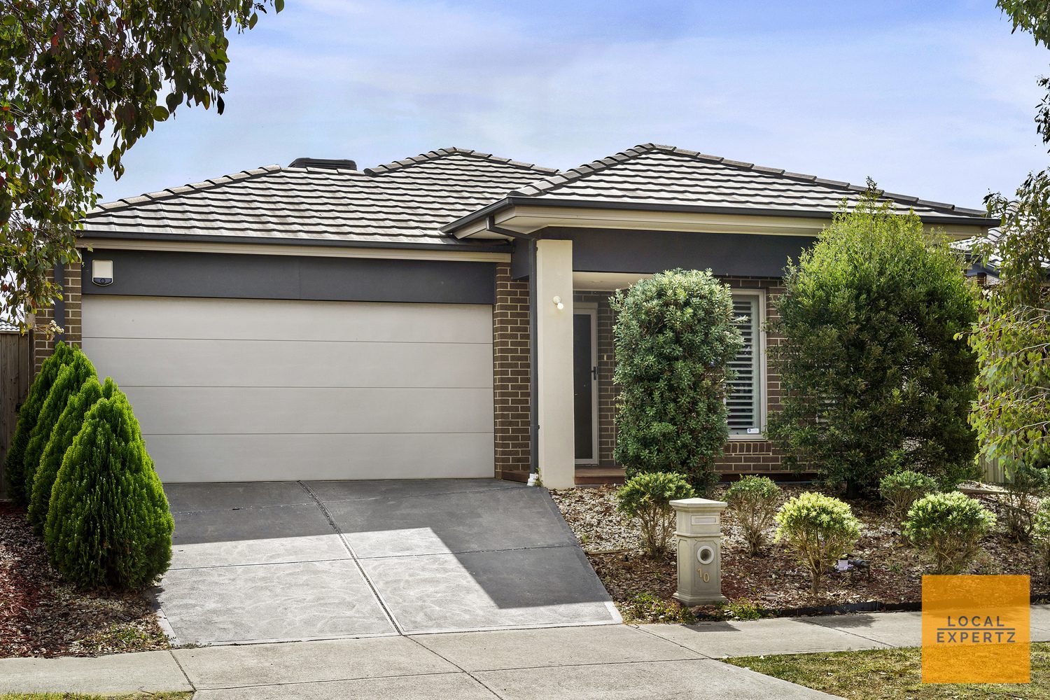 10 Embleton Chase, Weir Views, VIC — photo 1