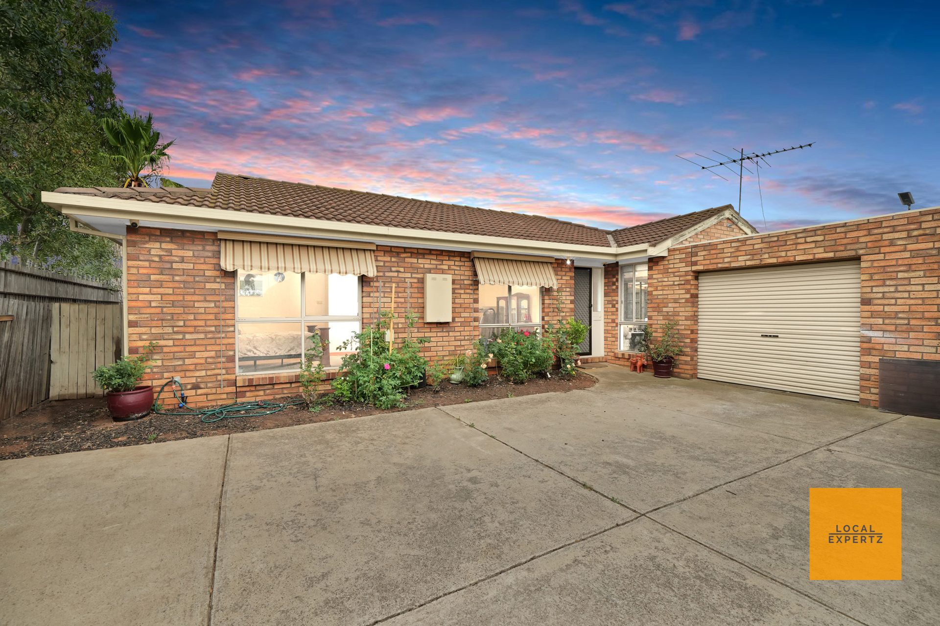 2/21 Reynolds Place, Melton South, VIC — photo 1