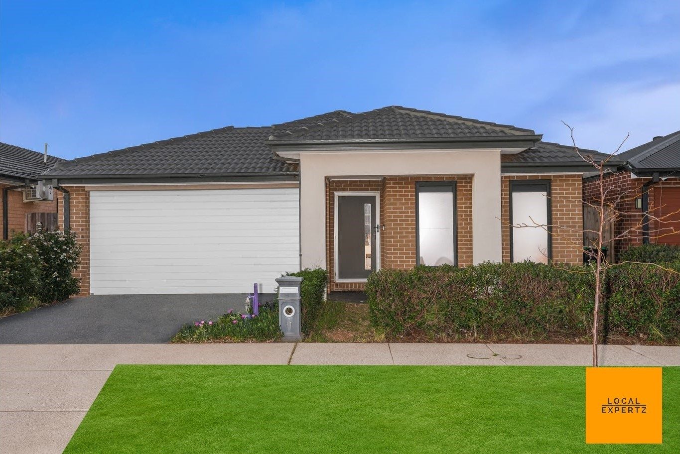 17 Inverness Place, Thornhill Park, VIC — photo 1