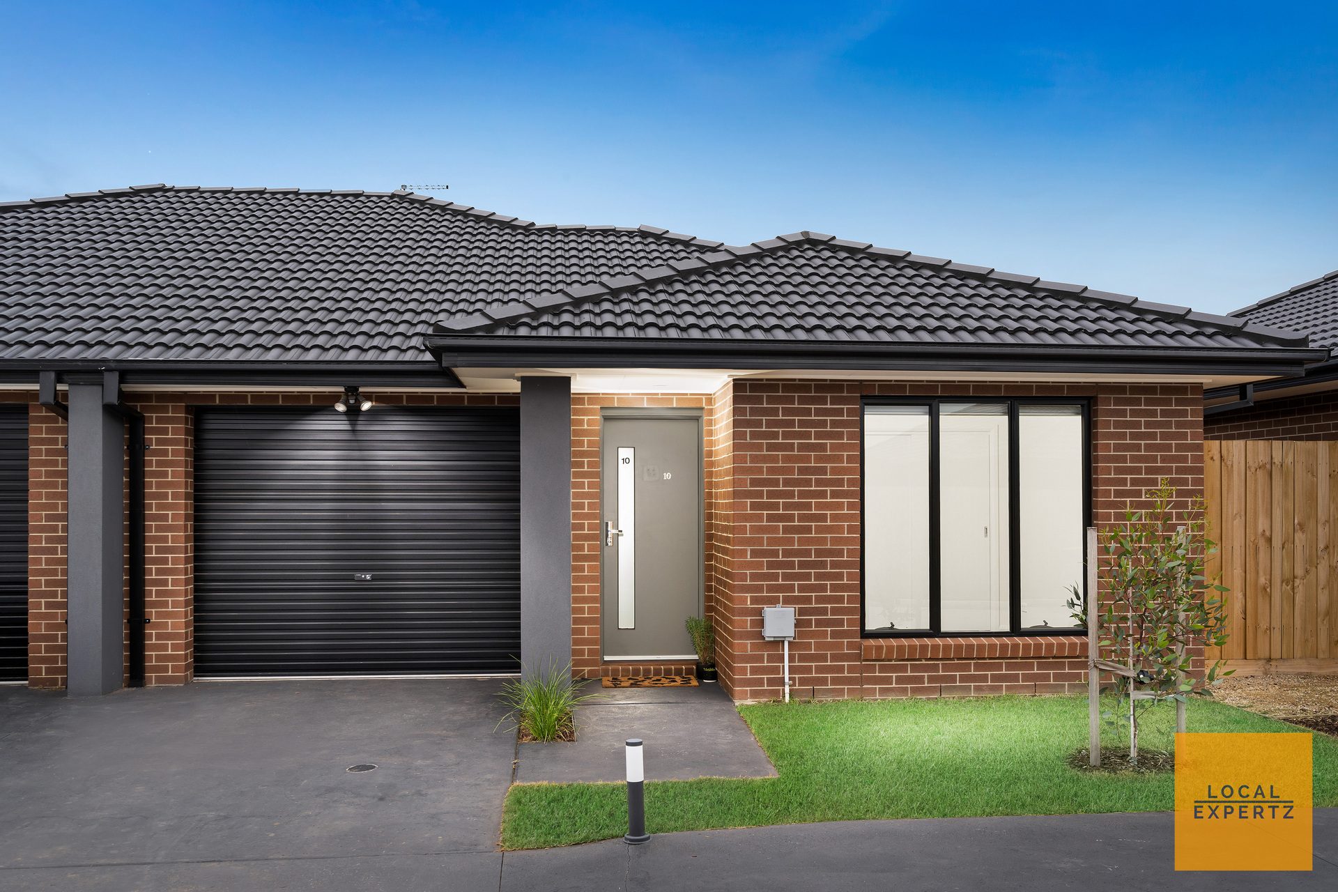 10/6 McKay Place, Melton South, VIC — photo 1