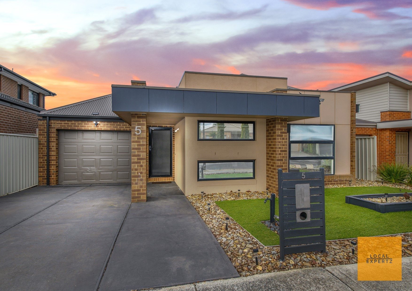 5 Etheridge Rise, Caroline Springs, VIC — photo 1