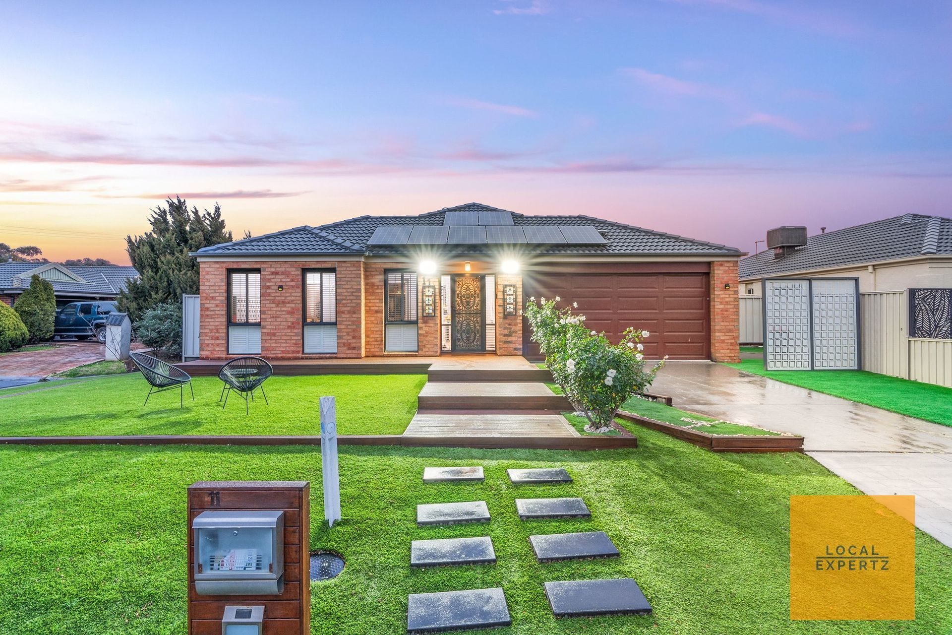 11 Girraween Place, Caroline Springs, VIC — photo 1