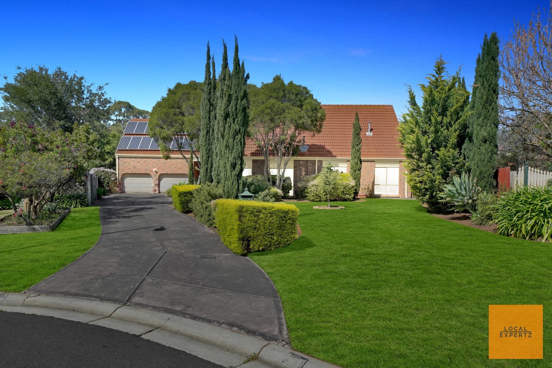 6 Luisa Court, Brookfield, VIC — photo 1