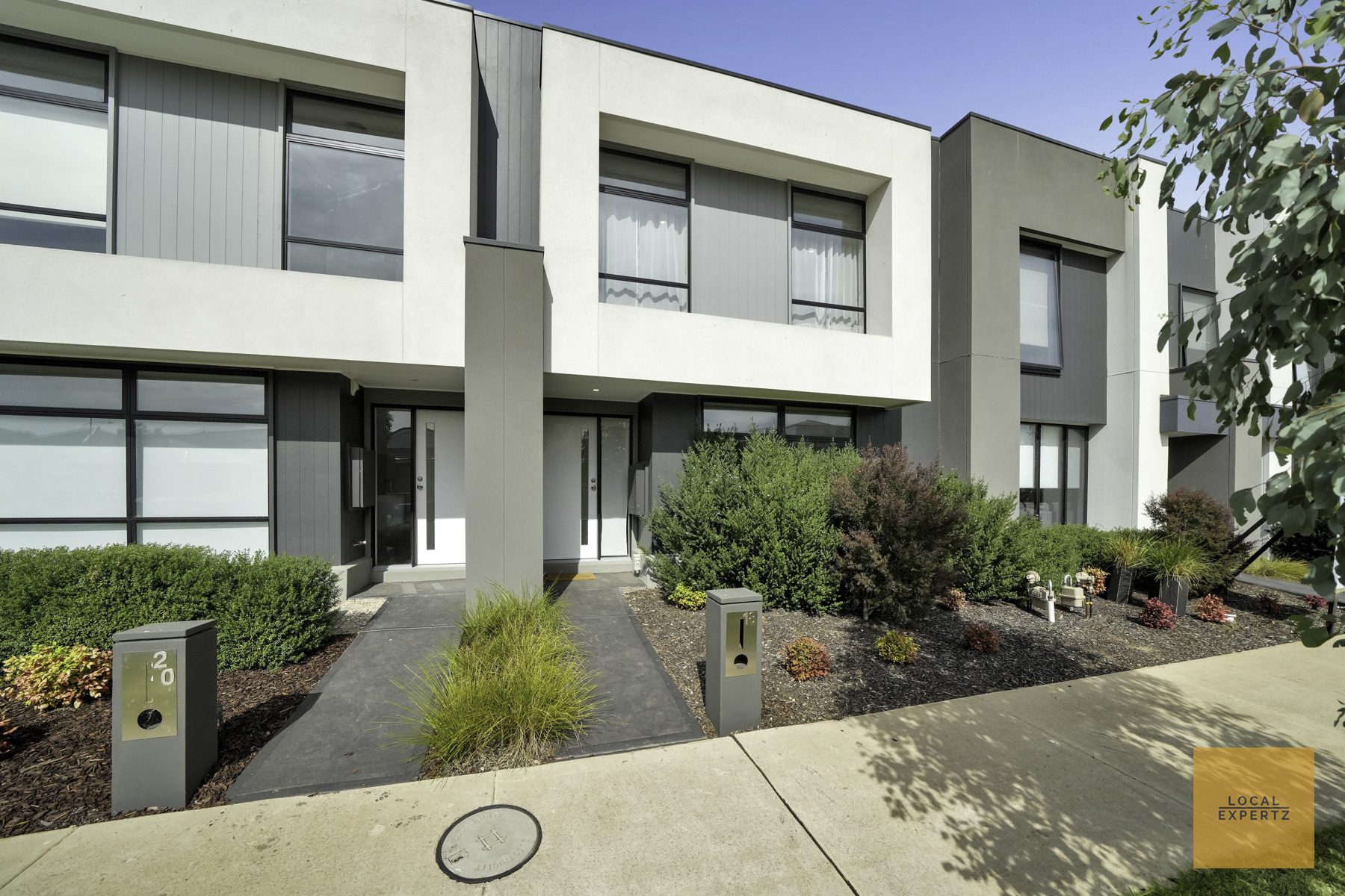 18 Orange Drive, Fraser Rise, VIC — photo 1