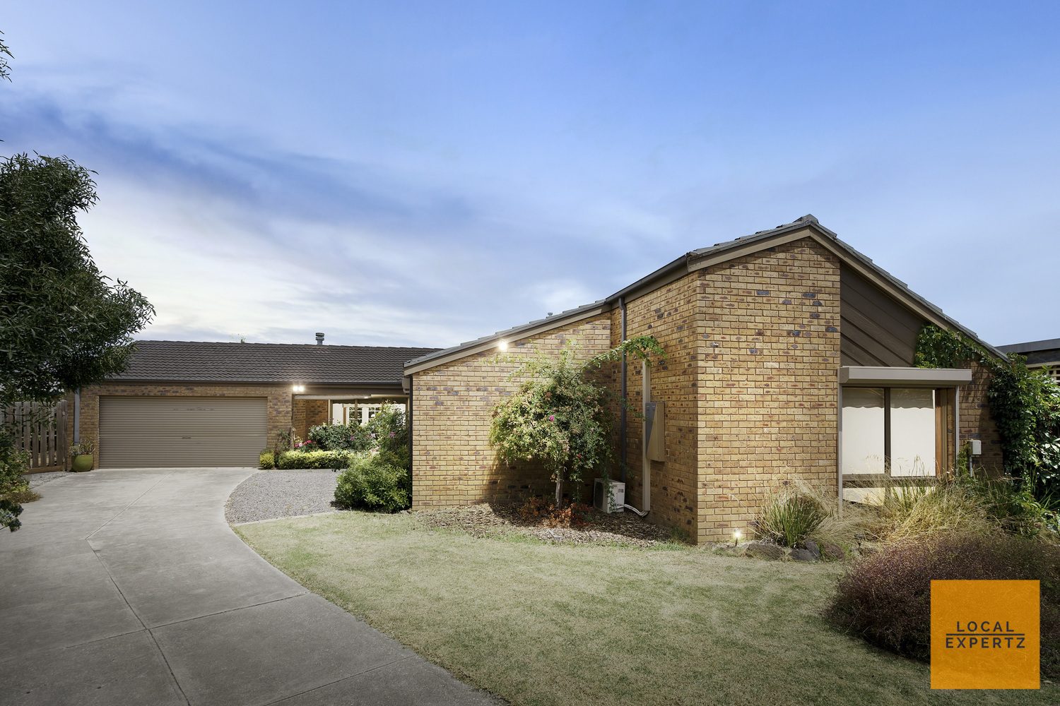 8 Glenelg Court, Brookfield, VIC — photo 1