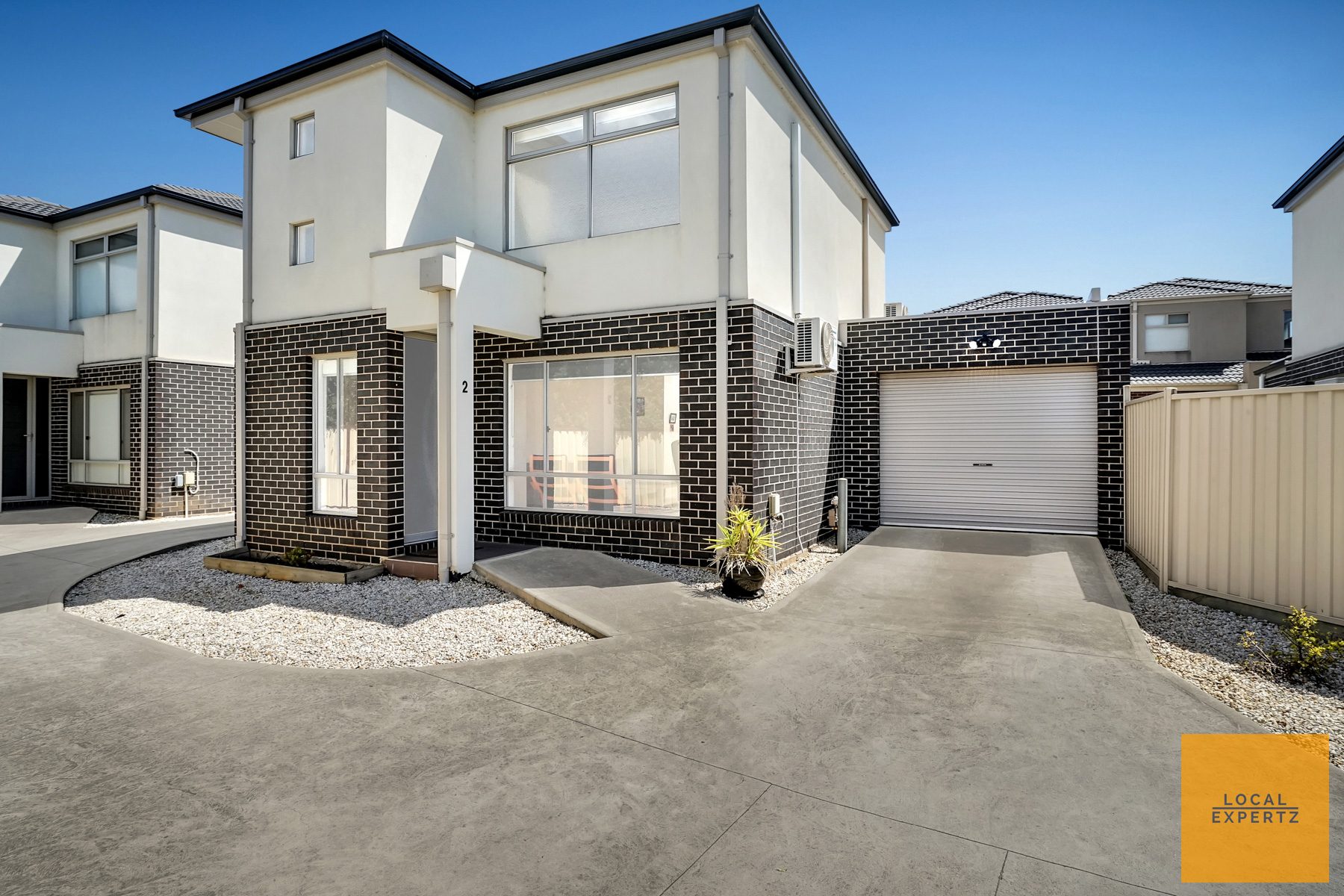 2/13 Marlo Drive, Harkness, VIC — photo 1