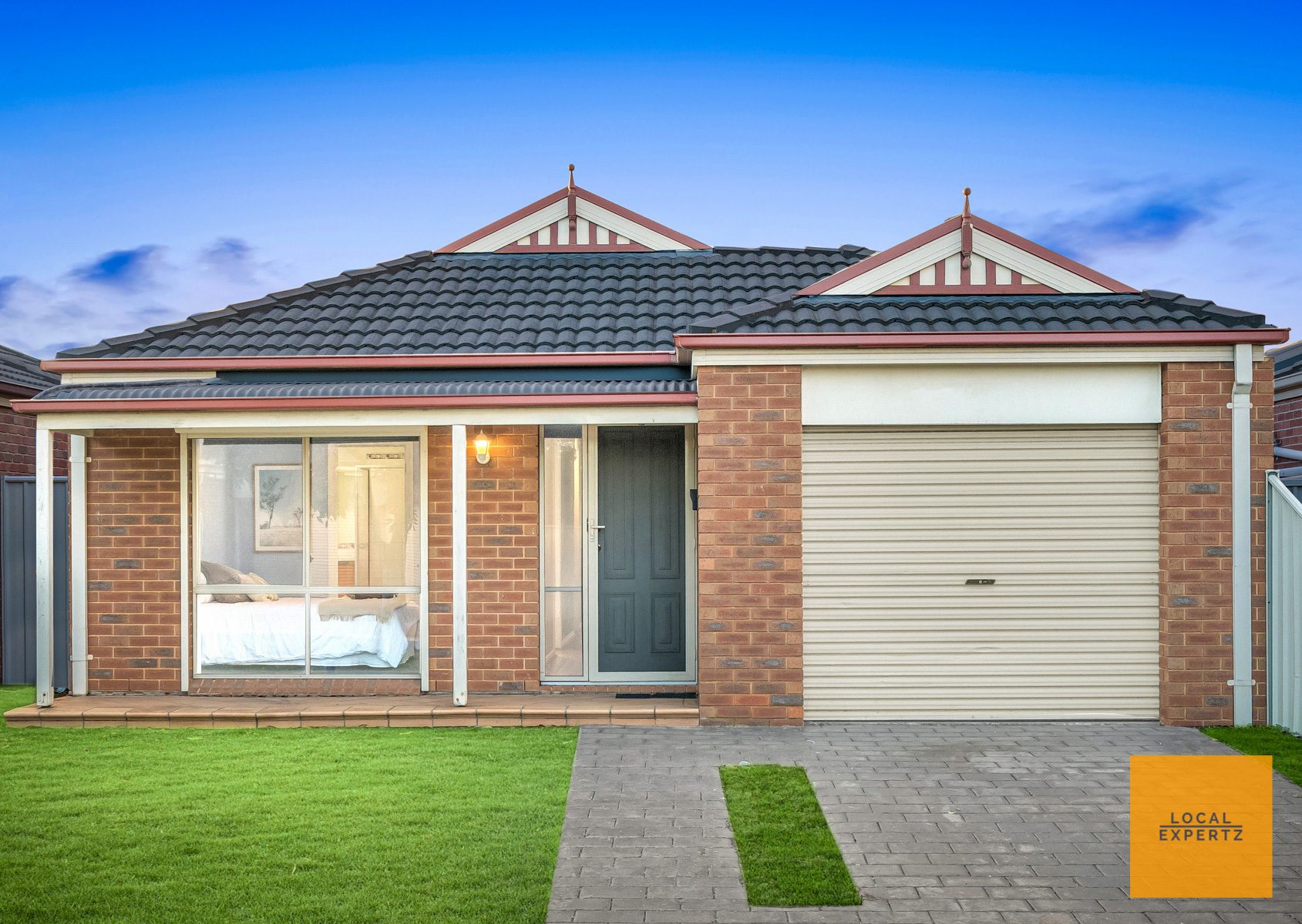 36 Grampians Way, Caroline Springs, VIC — photo 1