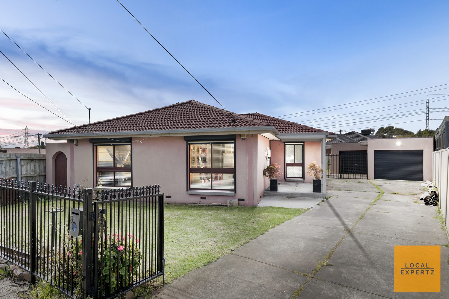 5 Hemel Close, Deer Park, VIC — photo 1