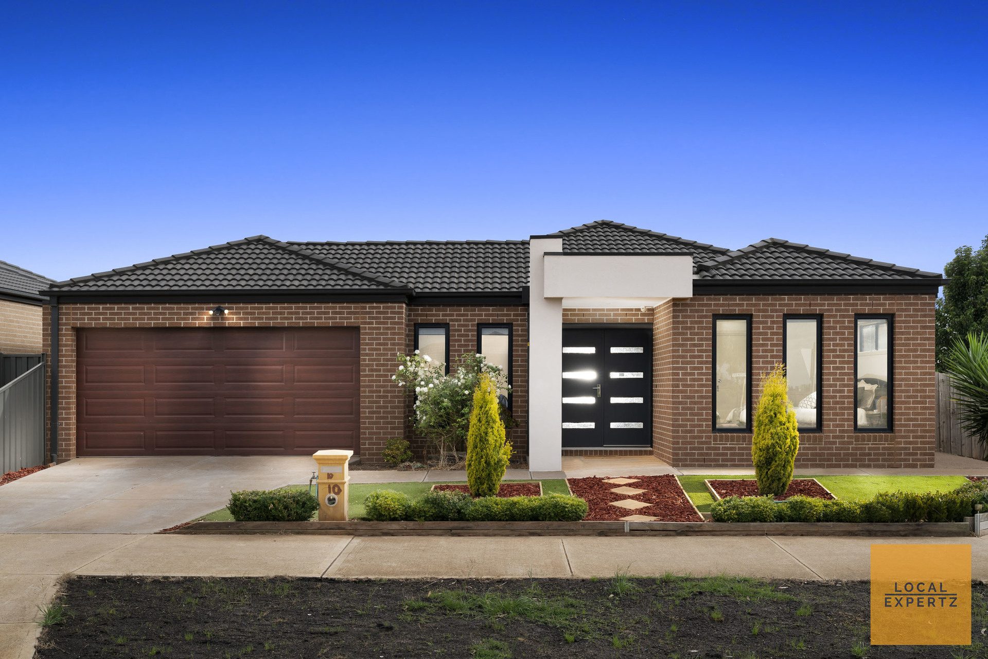 10 Mapleton Boulevard, Melton South, VIC — photo 1