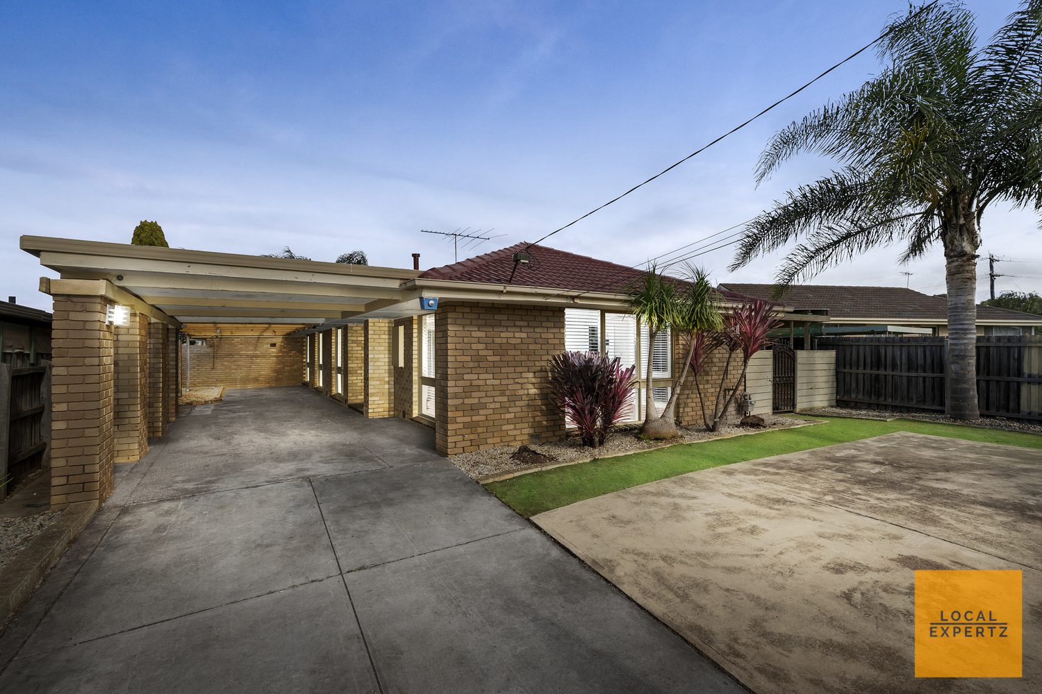33 Morshead Street, Melton South, VIC — photo 1