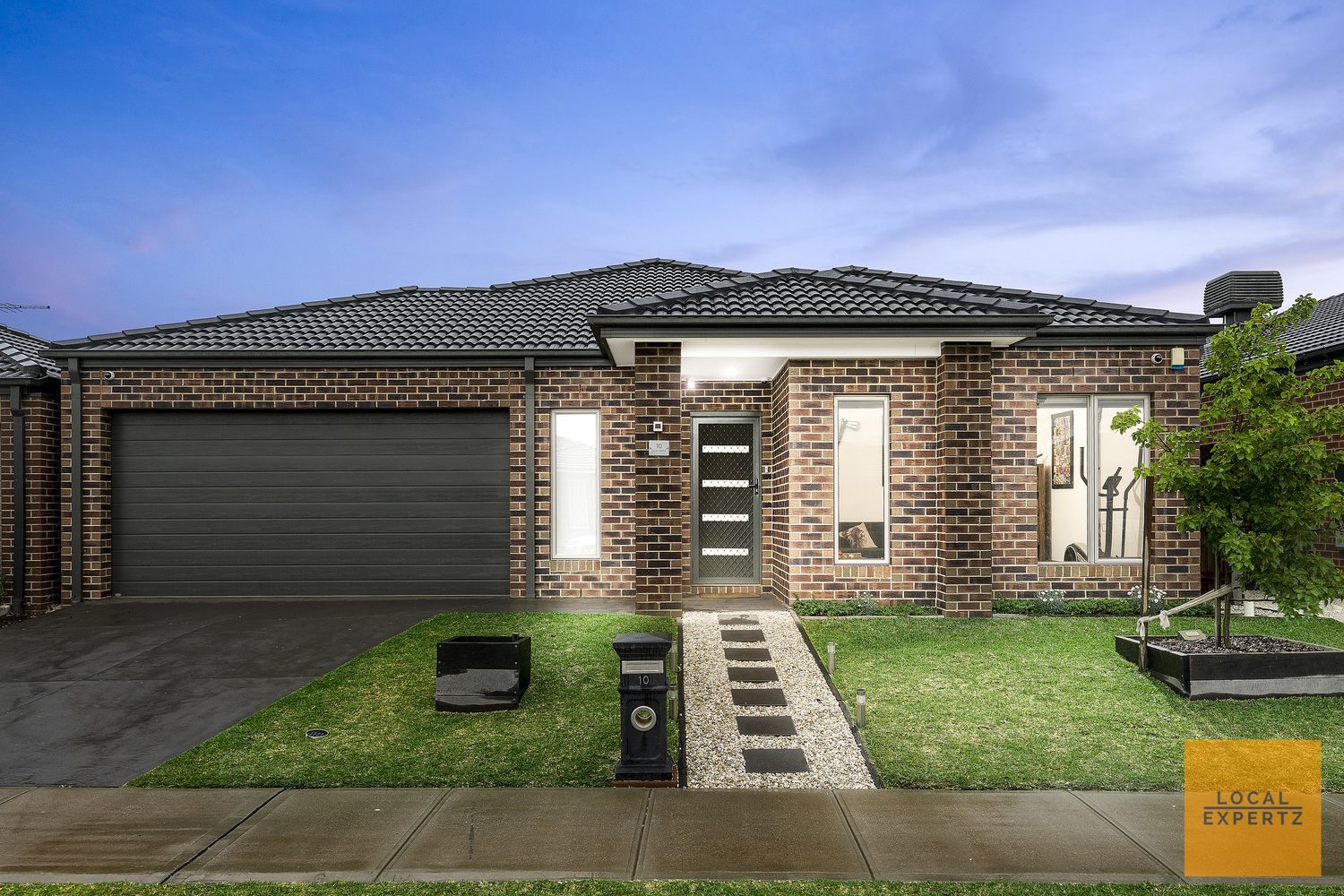 10 Leon Drive, Weir Views, VIC — photo 1