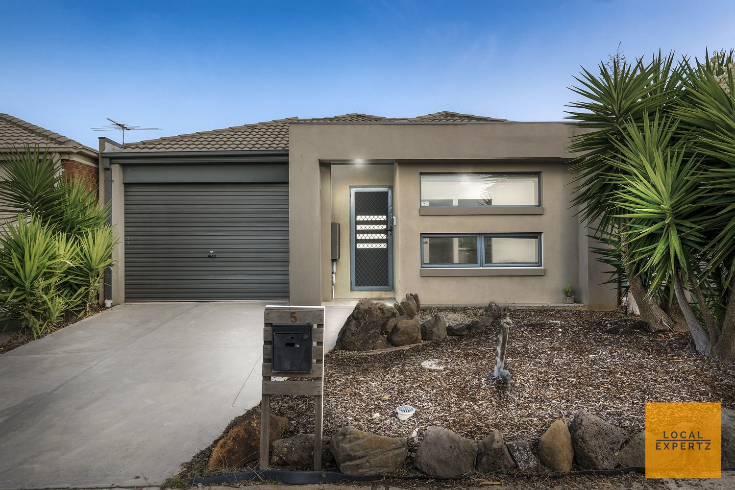 5 Wotan Place, Kurunjang, VIC — photo 1