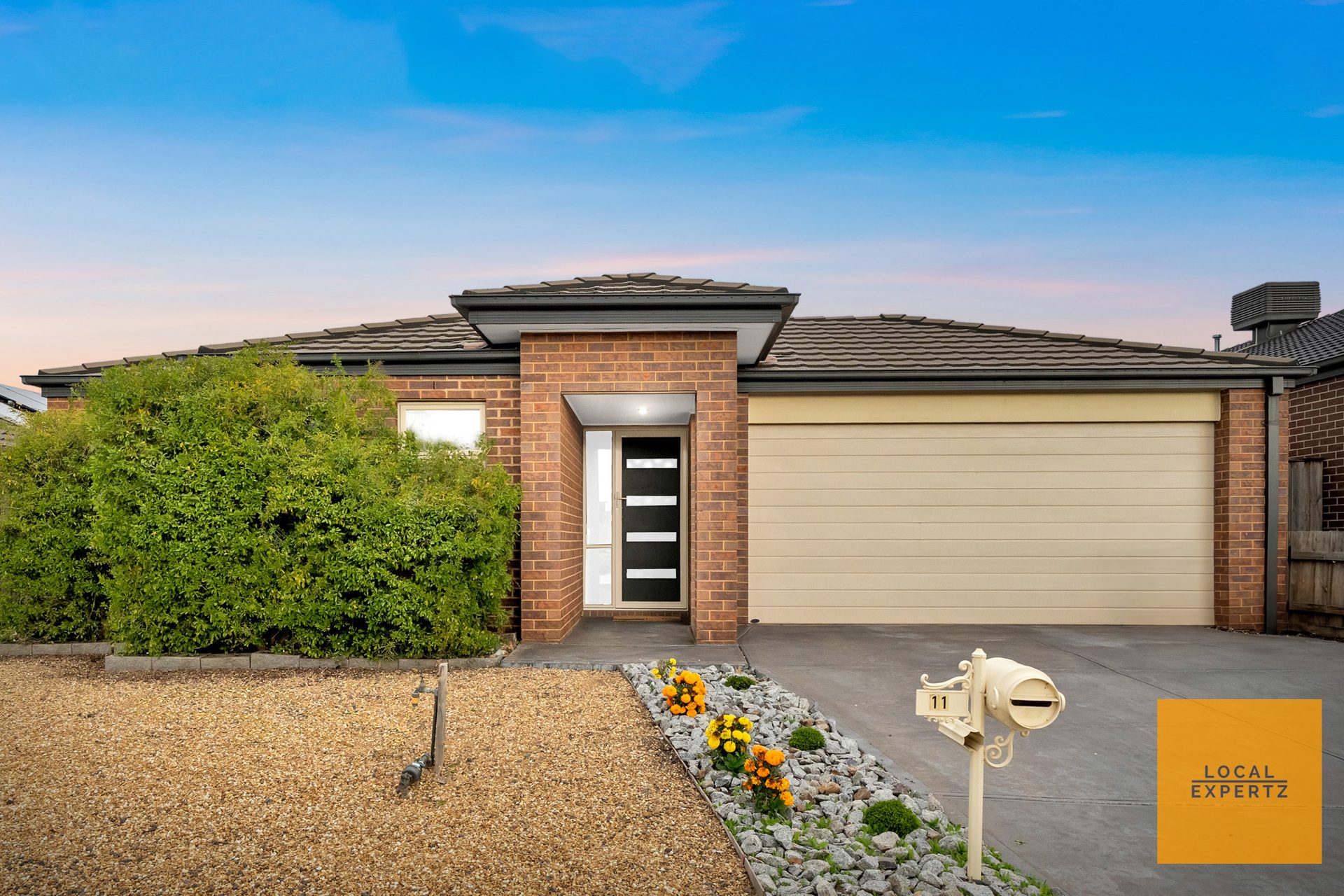 11 Pinrush Road, Brookfield, VIC — photo 1