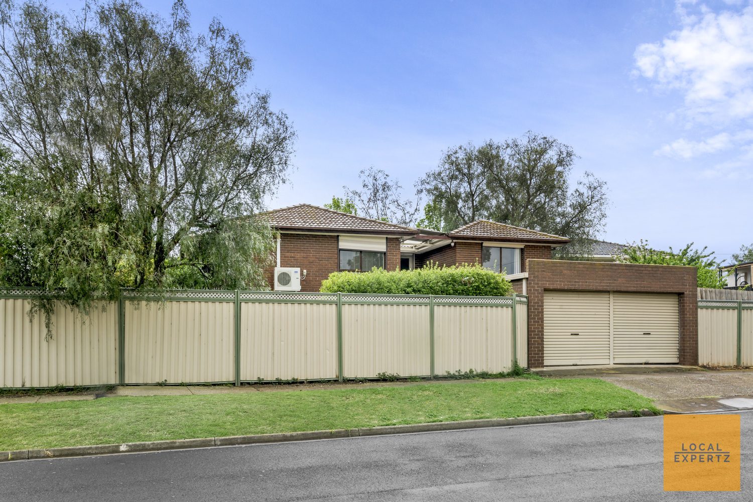 10 Manson Drive, Melton South, VIC — photo 1