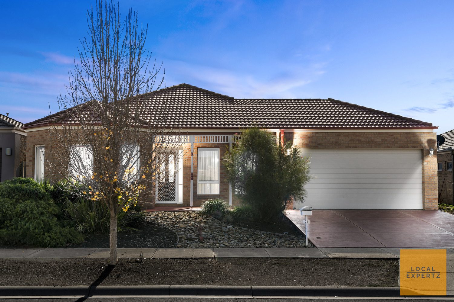 38 Chanticleer Avenue, Harkness, VIC — photo 1