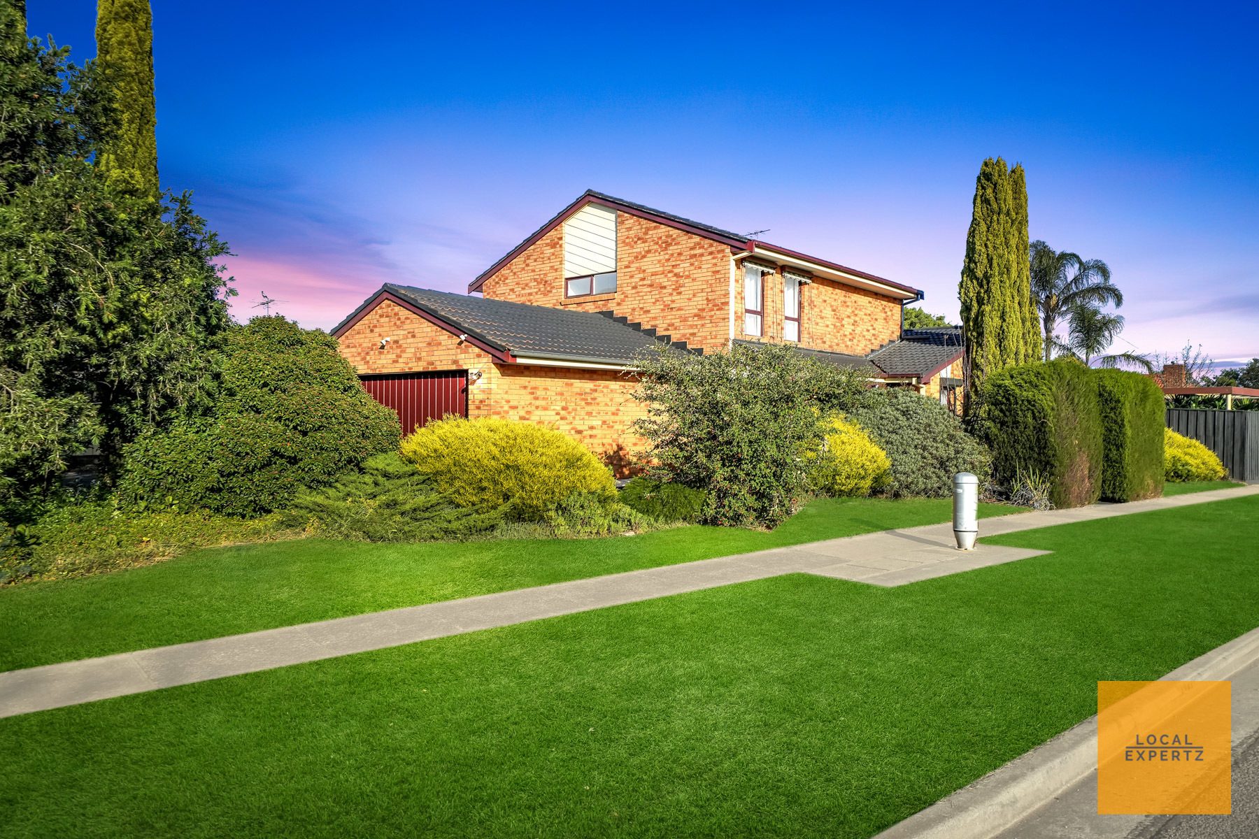 8 Avoca Court, Brookfield, VIC — photo 1